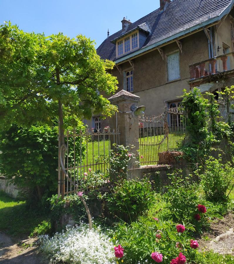 La Fee Des Eaux Bed and Breakfast Vernaison Eksteriør billede