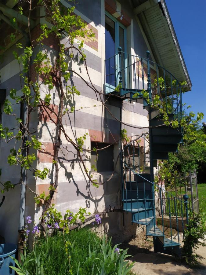 La Fee Des Eaux Bed and Breakfast Vernaison Eksteriør billede
